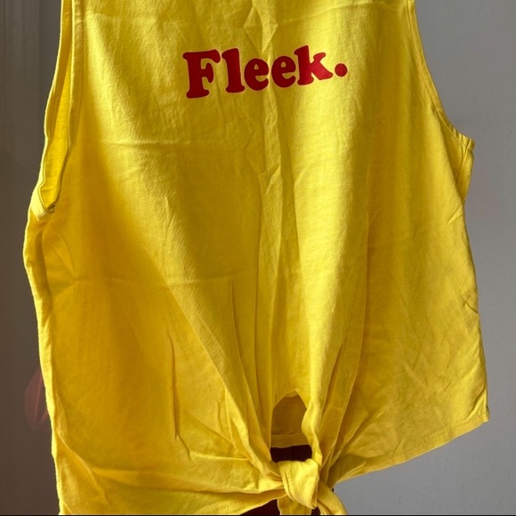 H&M crop top with knot tie detailing - Picture 2 of 3